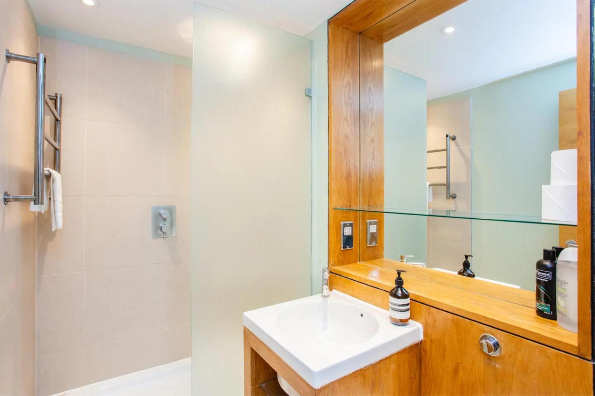 Modern 3 Bedroom Apartment In Paddington Лондон Екстер'єр фото